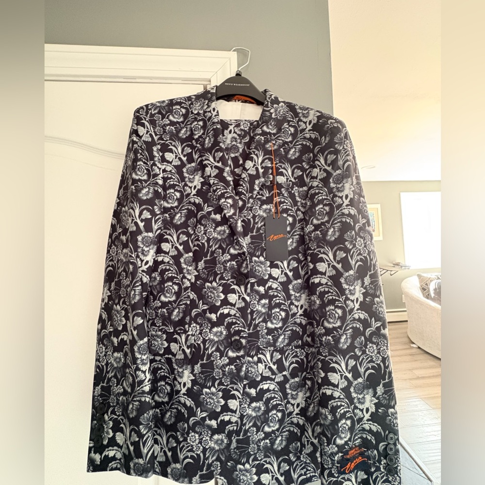 Egara Black Floral men’s Suit